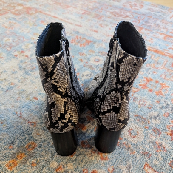 Jeffrey Campbell Women's 8 Raven Snakeskin Heeled Booties Leather Gray Black - Picture 6 of 12